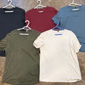 5 lululemon t-shirts medium and used.